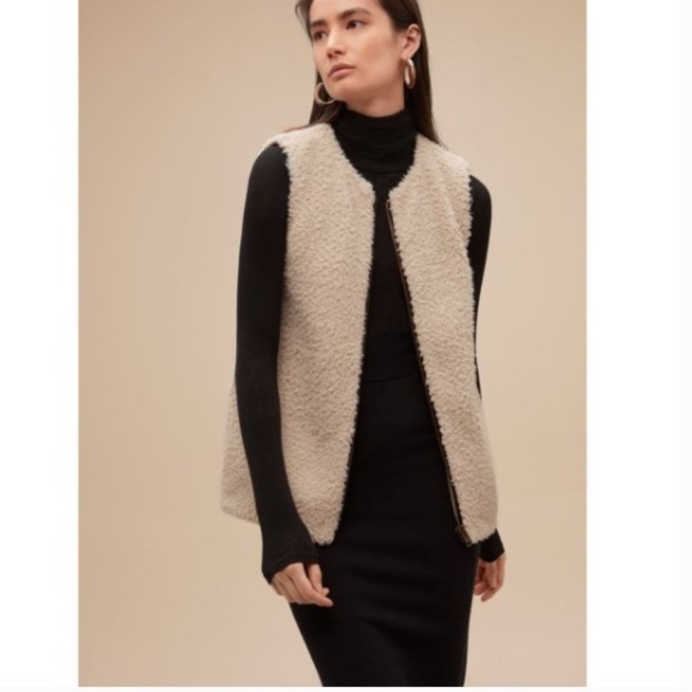 ✨HOST PICK✨ Aritzia Wilfred Chatou sherpa vest